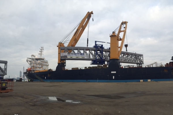 Montują największą suwnicę w Europie