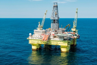 Norwegia: Potężna fala uderzyła w platformę wiertniczą. Jedna osoba nie żyje