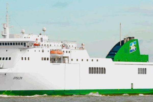 Chwile grozy na pokładzie promu Irish Ferries. Załoga musiała stawić czoła potężnemu sz...