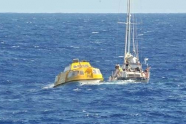 Jacht z Polakami na pokładzie dryfował przez kilka dni po oceanie. Pomogła załoga wycie...