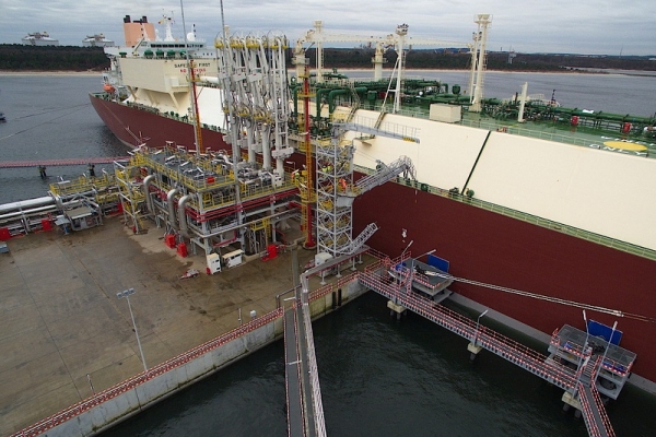 Coraz więcej krajów chce zasilać statki paliwem LNG. Gaz-System rozważa taką możliwość...