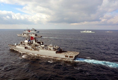 Okręty NATO na greckich i tureckich wodach na Morzu Egejskim