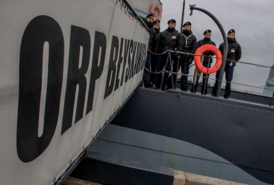 Marynarze uratowali tonącego mężczyznę