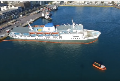 Nietypowy wypadek z udziałem promu w Grecji [VIDEO]