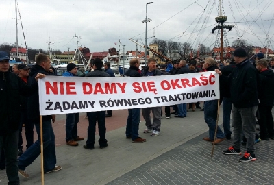 Około stu rybaków protestowało w Ustce przeciwko połowom paszowym