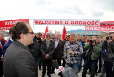 Minister Gróbarczyk spotkał się w Tolkmicku z rybakami