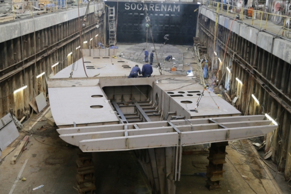 Front Narodowy przeciwko zatrudnieniu Polaków we francuskiej stoczni