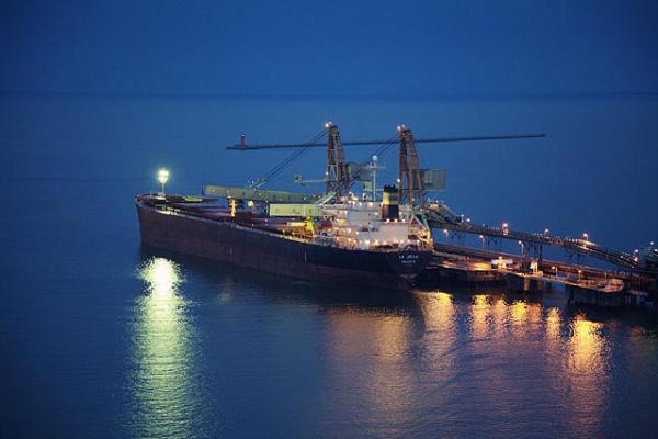 Rosną przeładunki w portach, głównie dzięki przeładunkom węgla