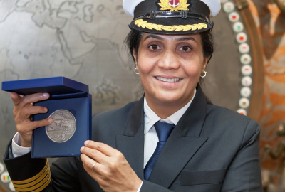 Kobieta kapitan z wyróżnieniem IMO