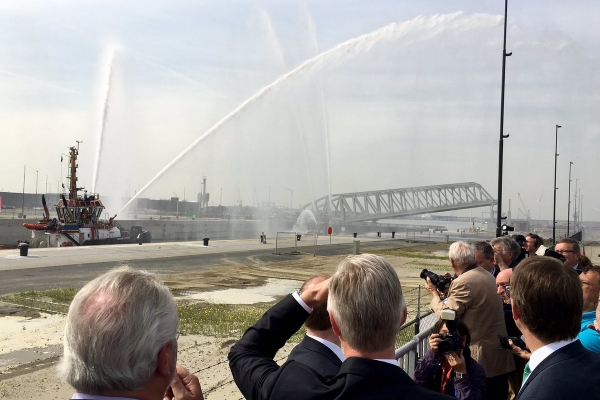 Otwarto największą jednokomorową śluzę na świecie