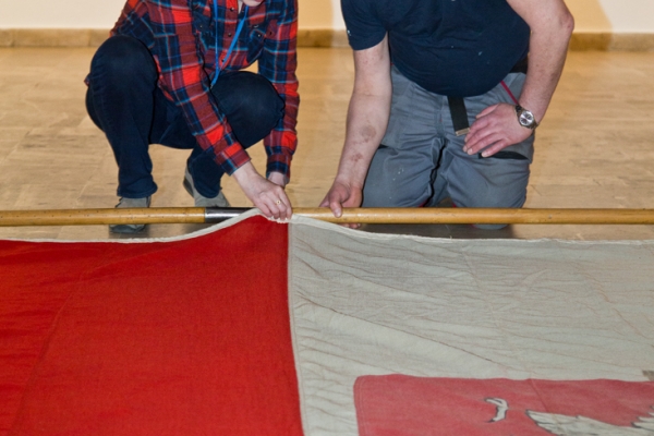 Nowa bandera na Dzień Flagi w Narodowym Muzeum Morskim