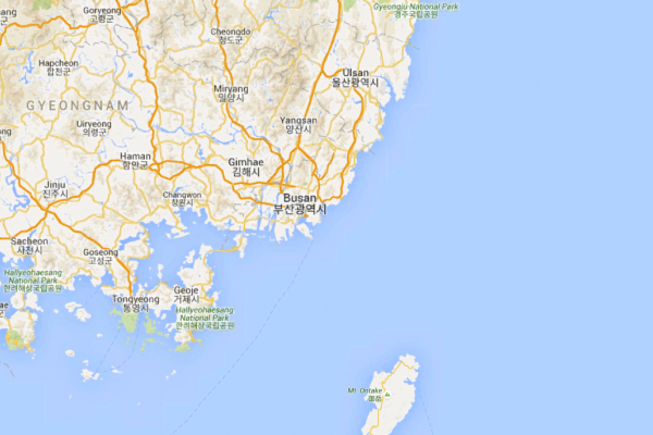 Samochodowiec osiadł na mieliźnie. Doszło do uszkodzenia kadłuba