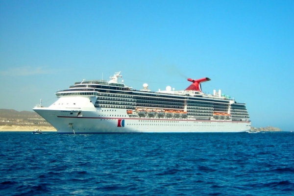 Wycieczkowiec uderzył w trap wejściowy