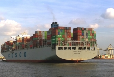 Kontenerowiec uderzył w suwnice w egipskim porcie [VIDEO]