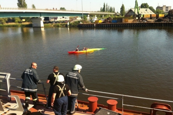 Załoga ORP Bałtyk ratuje kajakarzy