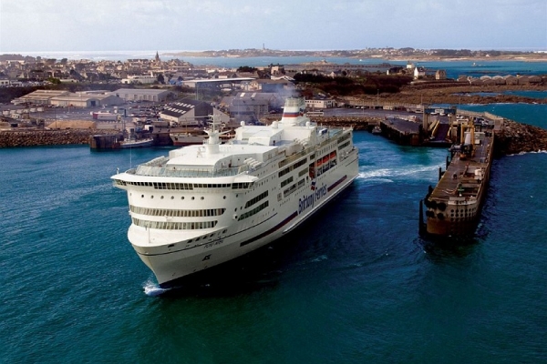 Kolejarze i portowcy strajkują przeciwko reformie prawa pracy