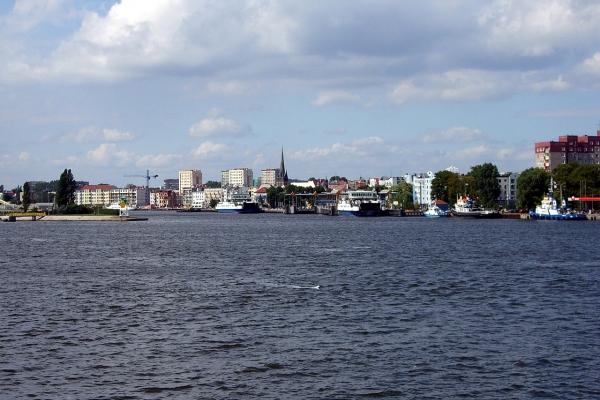 Zbyt wysoki poziom wody. Nieczynna jedna ze świnoujskich przepraw promowych