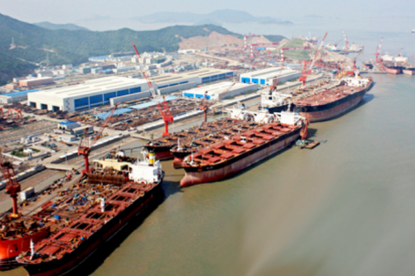 Chińska grupa stoczniowa zamknie trzy swoje 