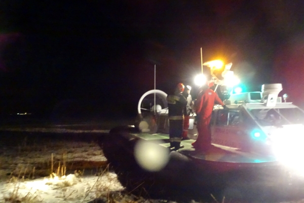 Akcja ratownicza na Zalewie Wiślanym. Poduszkowiec Straży Granicznej odnalazł zaginione...