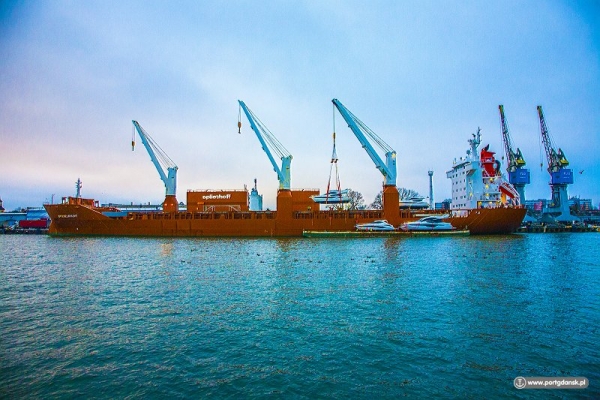 Siatka regularnych połączeń żeglugowych w Porcie Gdańsk wzbogacona o kolejny oceaniczny...