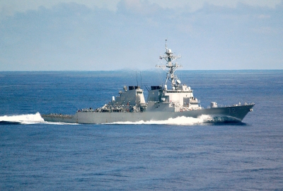 Niszczyciel USA oddał strzały ostrzegawcze w kierunku irańskich okrętów