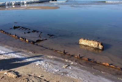 Wrak na plaży w Kołobrzegu