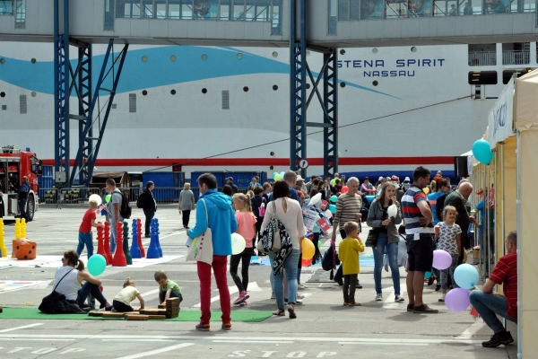 Kilka tysięcy gości na terminalu promowym Stena Line