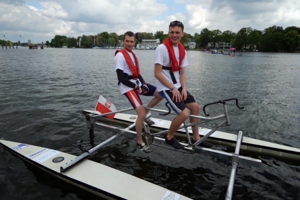 Warmińsko-mazurskie: prototypy pojazdów wodnych konkurują na Jezioraku