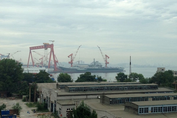 Chiny, media: jedyny chiński lotniskowiec prawdopodobnie odwiedzi Hongkong