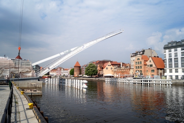 Pierwszy miesiąc kładki na Ołowiankę: jest dobrze, będzie jeszcze lepiej