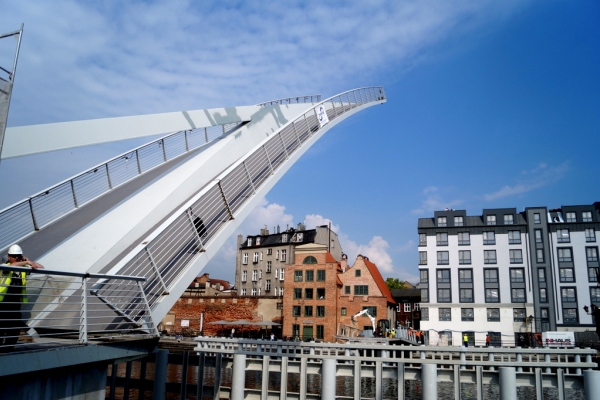 Otwarto kładkę na gdańską wyspę Ołowianka [VIDEO]