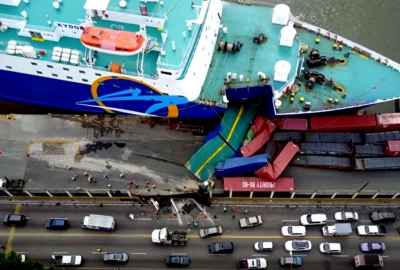 Santo Domingo: Prom uderzył w nabrzeże [VIDEO]