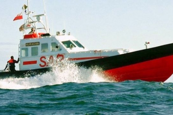 Akcja ratunkowa na Zatoce Puckiej. Trwają poszukiwania żeglarza