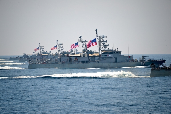 Okręt USA oddał strzały ostrzegawcze w Zatoce Perskiej