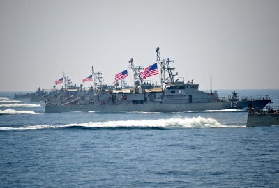 Okręt USA oddał strzały ostrzegawcze w Zatoce Perskiej