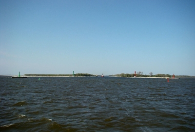 Brama Torowa nr 1, tor wodny Szczecin-Świnoujście (Fot.: Wikipedia) Tor wodny przebadany pod kątem potencjalnie niebezpiecznych obiektów