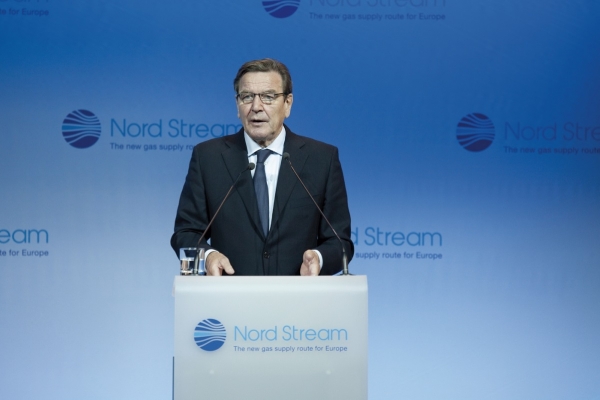 Niemcy: Schroeder obstaje przy kandydowaniu na stanowisko w Rosniefcie
