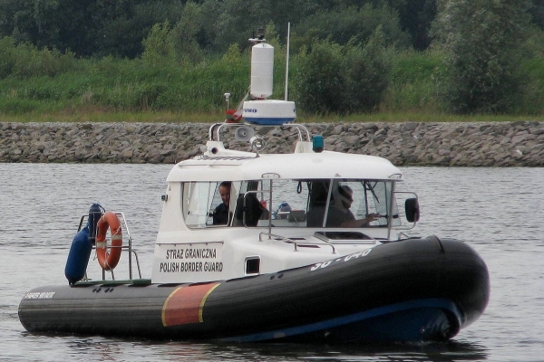 Pomogli załodze pontonu