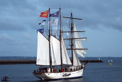 Francuski żaglowiec do zwiedzania 