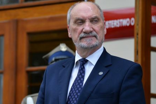 Szef MON: we Francji o współpracy obronnej i przemysłowej