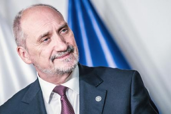 Macierewicz: przed MON kolejne wyzwania, m.in. modernizacja polskiej armii