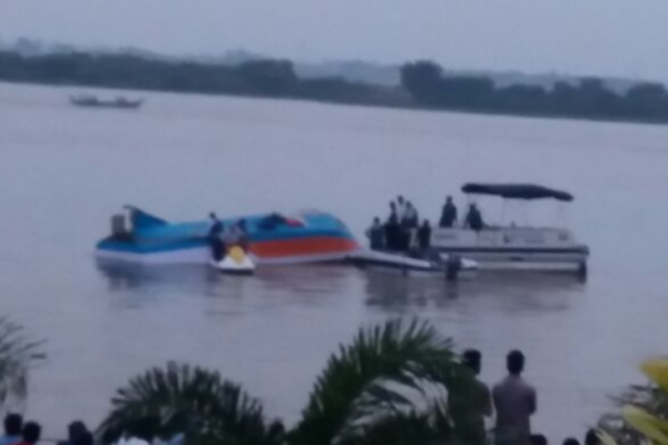 Co najmniej 16 ofiar śmiertelnych wypadku promu turystycznego