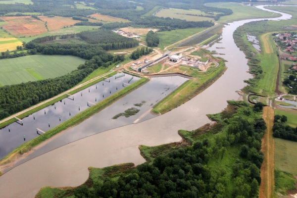 Pierwsza próba śluzy na stopniu wodnym w Malczycach 4 czerwca