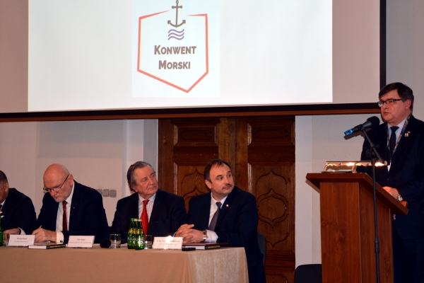 Wiceminister Materna: zainwestujemy 100 mld zł w gospodarkę morską