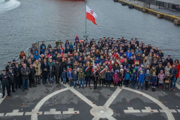 Polska Szkoła w Bergen otrzymała imię Marynarki Wojennej RP