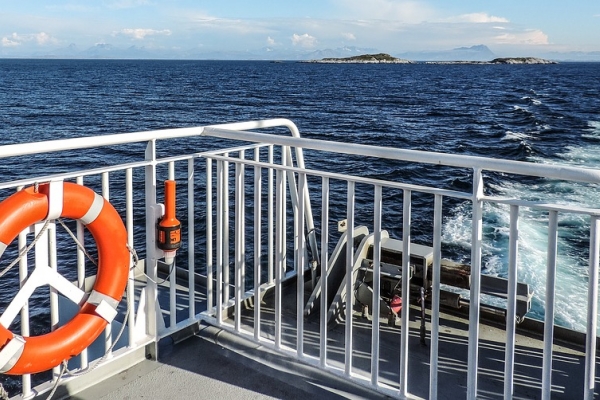 Hiszpania: Ponton z migrantami osiadł na mieliźnie u wybrzeży Lanzarote