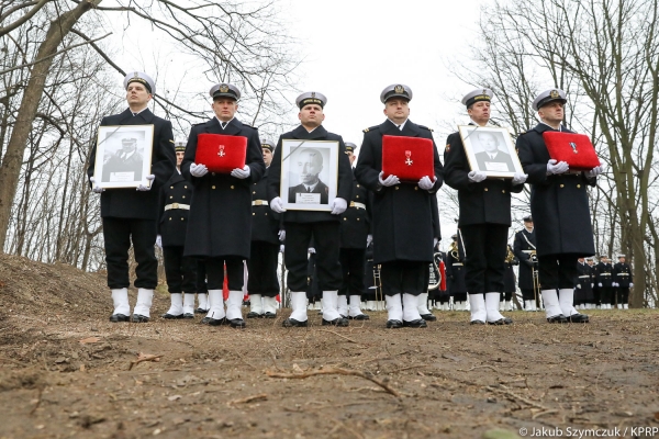 W Gdyni odbył się pogrzeb oficerów MW straconych przez komunistyczne władze
