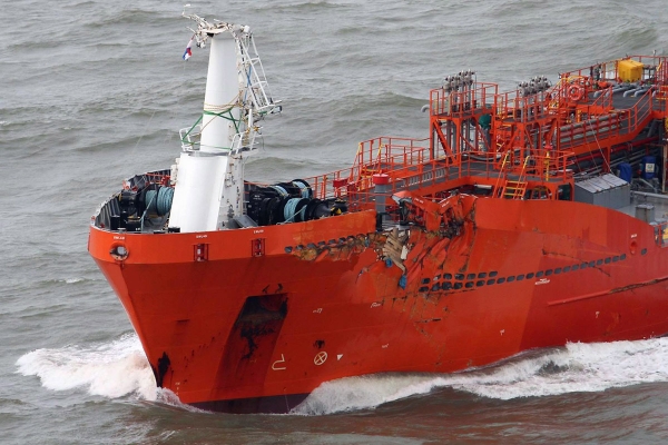 Polski kapitan i starszy oficer staną przed sądem po kolizji z platformą