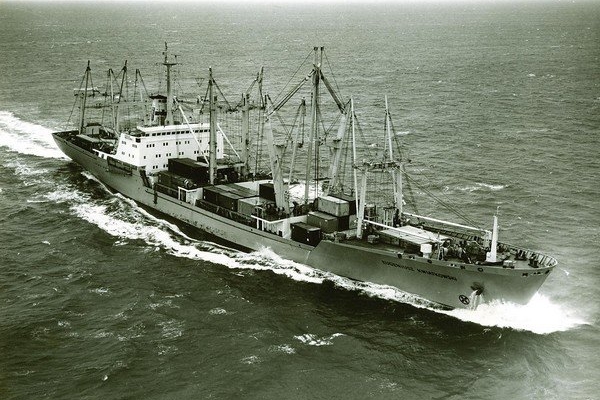 Pływająca ceramika z portem i herbem