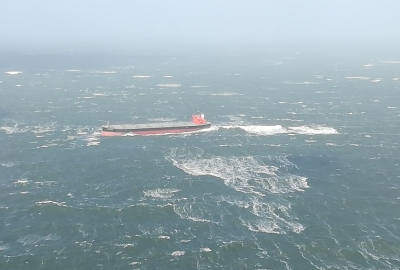 Masowiec utknął na mieliźnie [VIDEO]